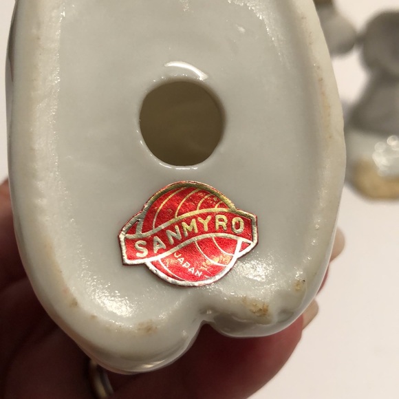 VTG. Sanmyro Praying Priest and Altar Boys Porcelain figurine set of three - Picture 8 of 11